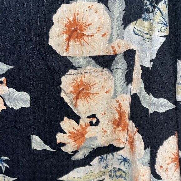 Men's Tommy Bahama 100% Silk SS Button XL Black Aloha Luau Shirt Hawaiian 🌺 - Picture 3 of 4